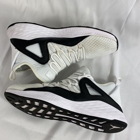 Nike Air Jordan Formula 23 “White Black” size 8.5 - Picture 5 of 9